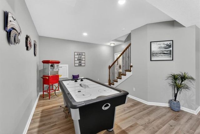 21612 W 100 Terrace, Lenexa, KS 66220