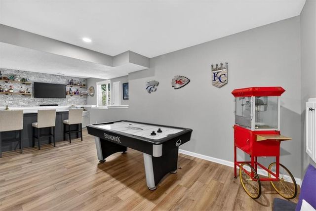 21612 W 100 Terrace, Lenexa, KS 66220
