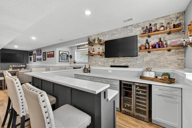 21612 W 100 Terrace, Lenexa, KS 66220
