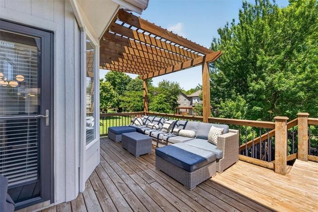 21612 W 100 Terrace, Lenexa, KS 66220