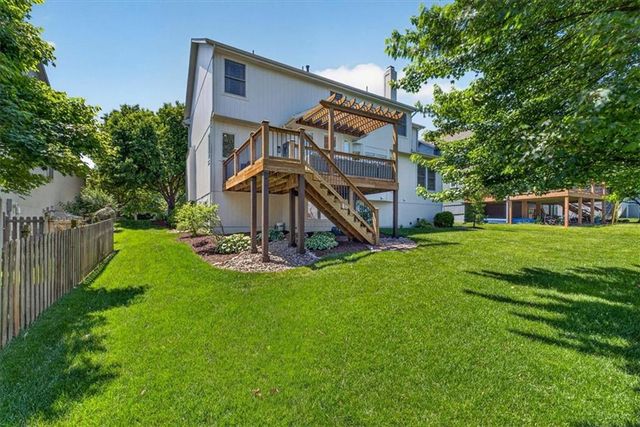 21612 W 100 Terrace, Lenexa, KS 66220