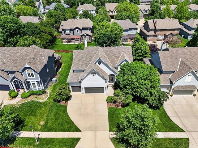 21612 W 100 Terrace, Lenexa, KS 66220