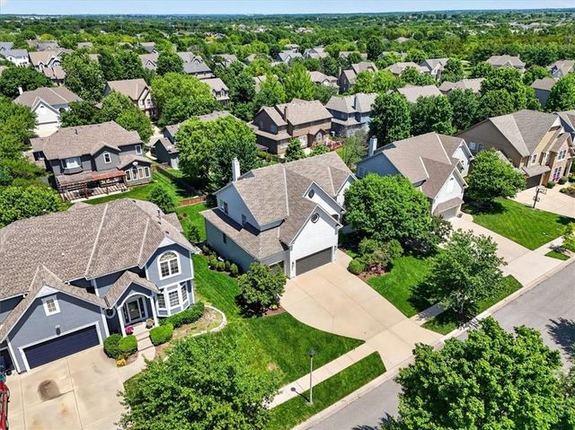 21612 W 100 Terrace, Lenexa, KS 66220