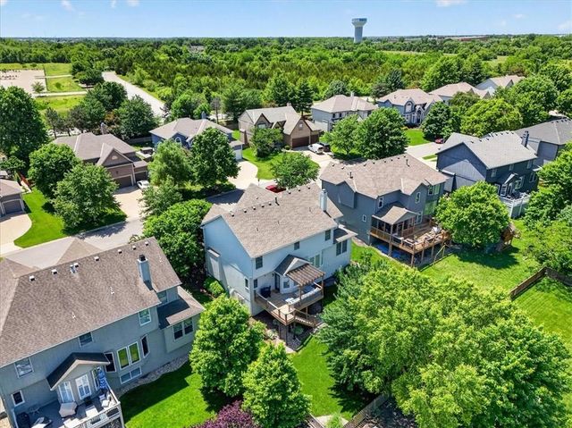 21612 W 100 Terrace, Lenexa, KS 66220