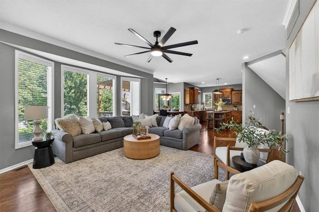 21612 W 100 Terrace, Lenexa, KS 66220