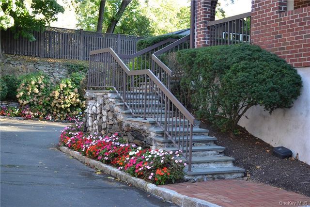 150 North Bedford Road 2F, Chappaqua, NY 10514