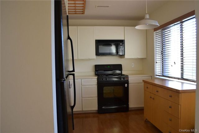 150 North Bedford Road 2F, Chappaqua, NY 10514