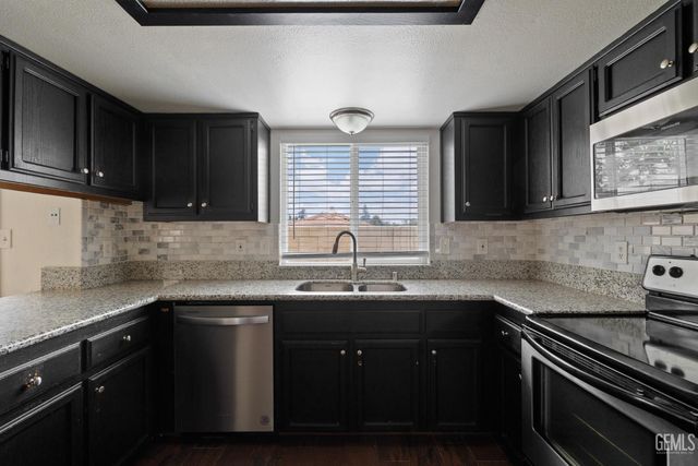 2909 Woodglen Drive, Bakersfield, CA 93311