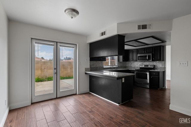 2909 Woodglen Drive, Bakersfield, CA 93311