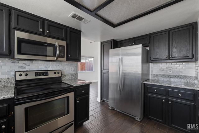 2909 Woodglen Drive, Bakersfield, CA 93311