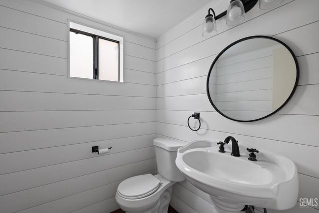 2909 Woodglen Drive, Bakersfield, CA 93311