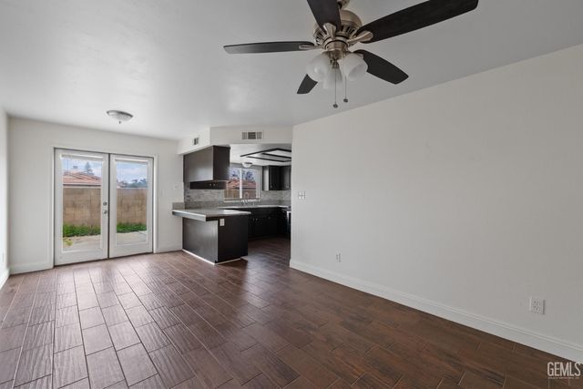 2909 Woodglen Drive, Bakersfield, CA 93311