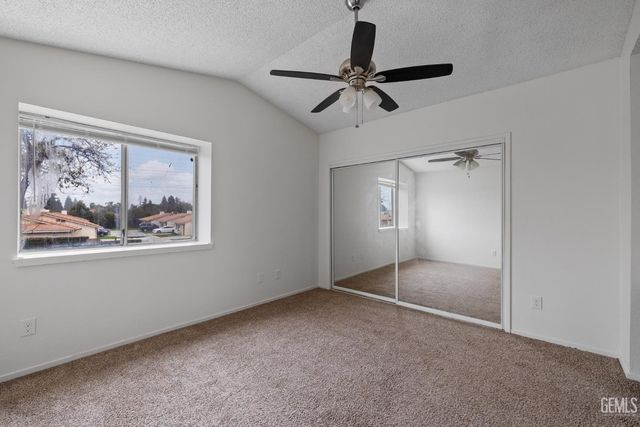 2909 Woodglen Drive, Bakersfield, CA 93311