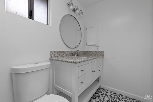 2909 Woodglen Drive, Bakersfield, CA 93311