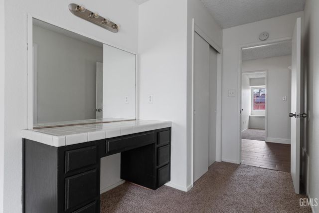 2909 Woodglen Drive, Bakersfield, CA 93311