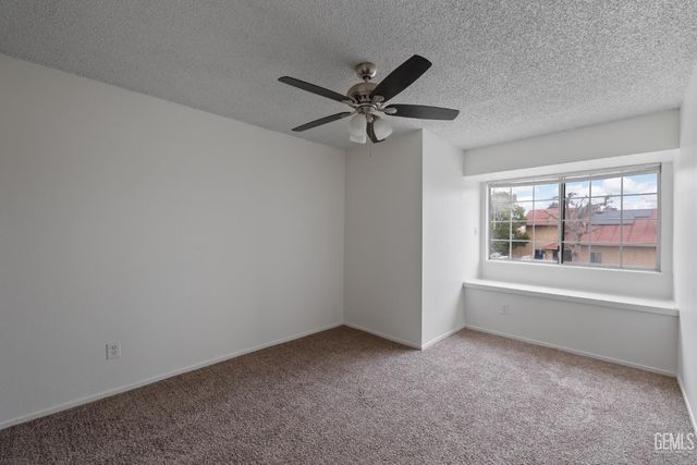 2909 Woodglen Drive, Bakersfield, CA 93311