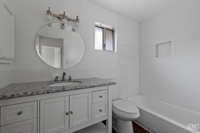 2909 Woodglen Drive, Bakersfield, CA 93311