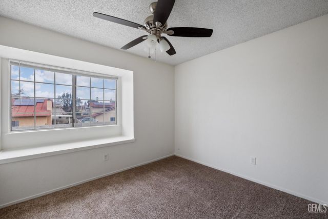 2909 Woodglen Drive, Bakersfield, CA 93311