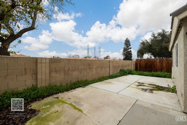 2909 Woodglen Drive, Bakersfield, CA 93311