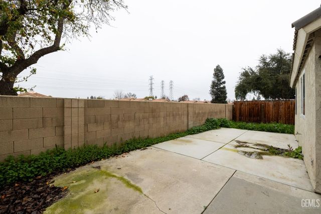 2909 Woodglen Drive, Bakersfield, CA 93311