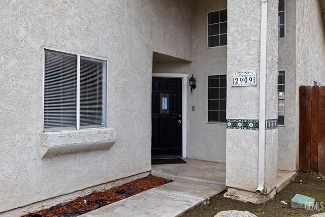 2909 Woodglen Drive, Bakersfield, CA 93311