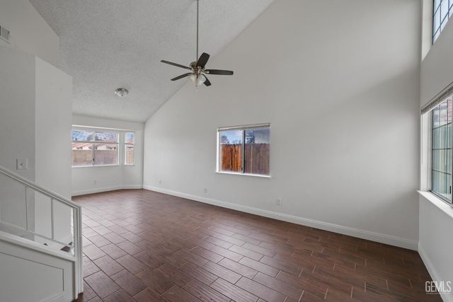 2909 Woodglen Drive, Bakersfield, CA 93311