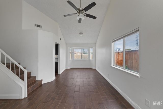 2909 Woodglen Drive, Bakersfield, CA 93311