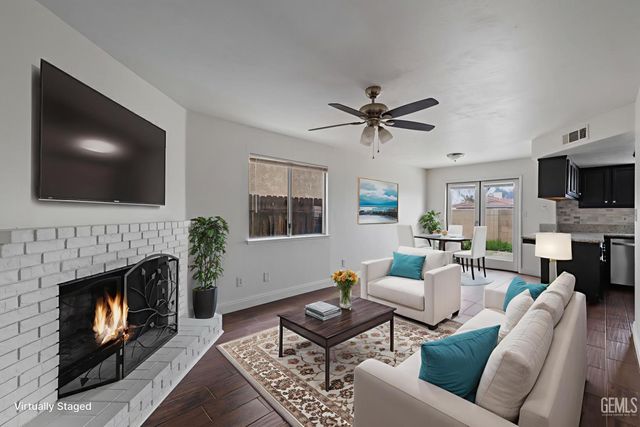 2909 Woodglen Drive, Bakersfield, CA 93311