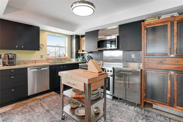 9250 W Bay Harbor Dr PH-C, Bay Harbor Islands, FL 33154