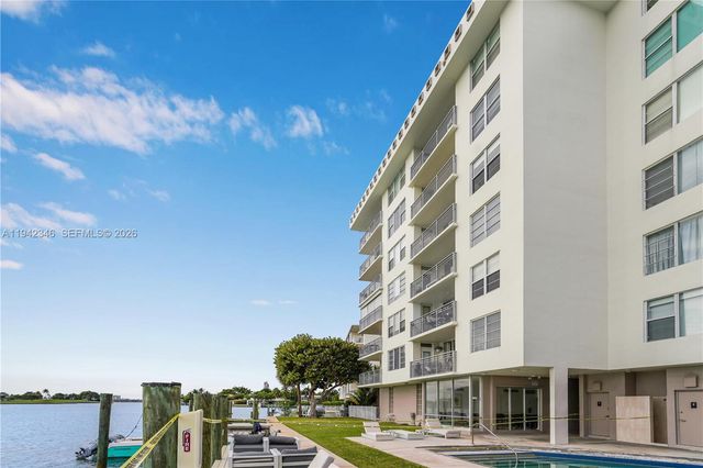 9250 W Bay Harbor Dr PH-C, Bay Harbor Islands, FL 33154