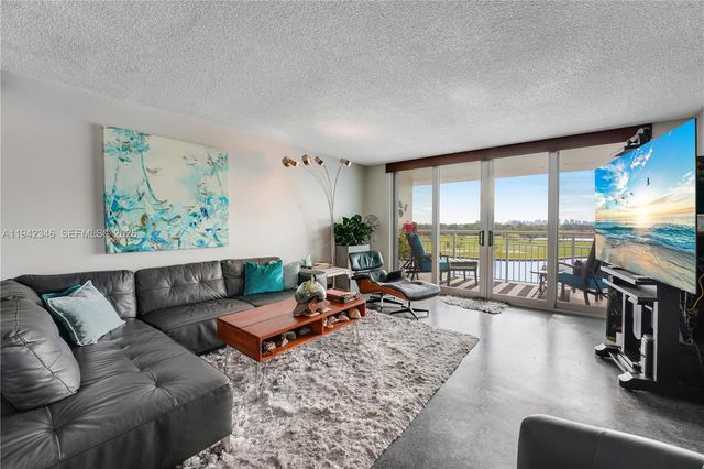 9250 W Bay Harbor Dr PH-C, Bay Harbor Islands, FL 33154