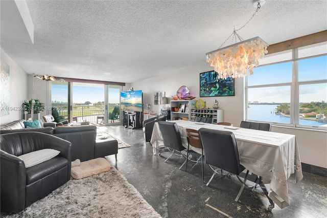 9250 W Bay Harbor Dr PH-C, Bay Harbor Islands, FL 33154