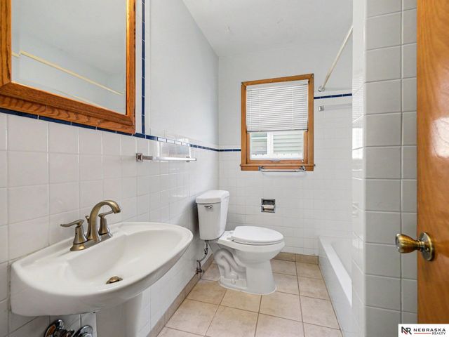 6117 Elm Street, Omaha, NE 68106