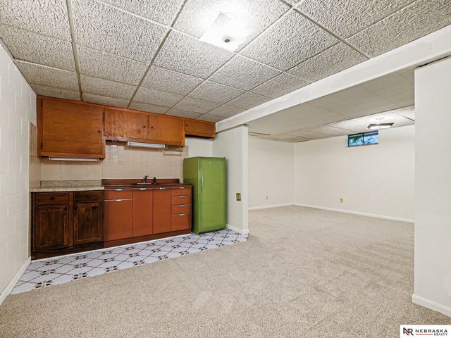 6117 Elm Street, Omaha, NE 68106
