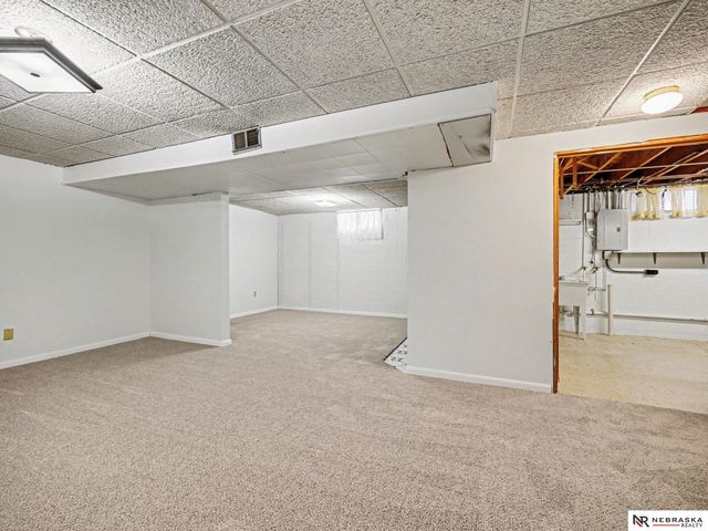 6117 Elm Street, Omaha, NE 68106