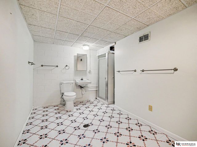 6117 Elm Street, Omaha, NE 68106