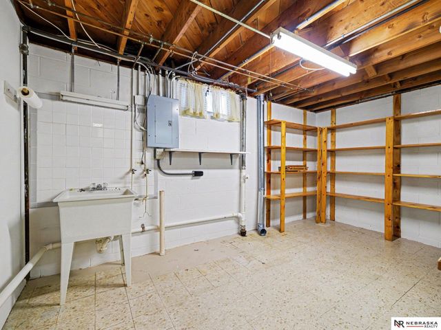 6117 Elm Street, Omaha, NE 68106