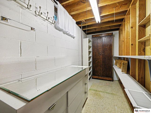6117 Elm Street, Omaha, NE 68106