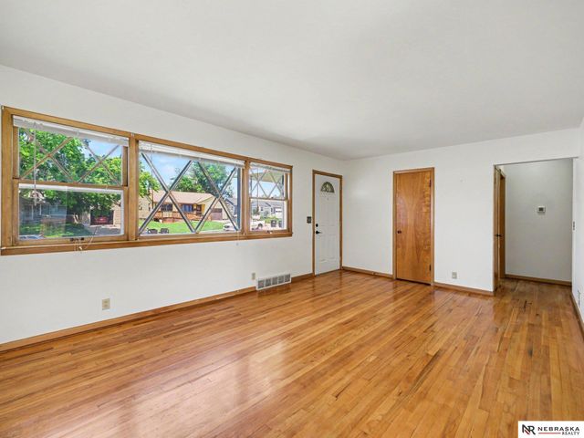6117 Elm Street, Omaha, NE 68106
