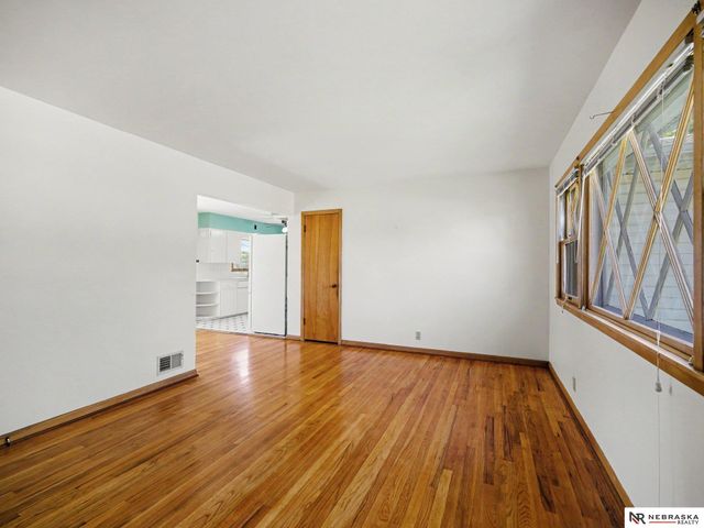 6117 Elm Street, Omaha, NE 68106