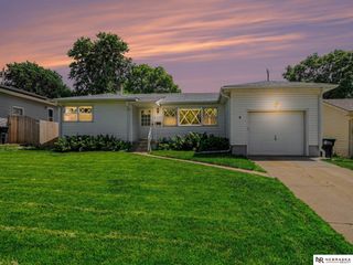 6117 Elm Street, Omaha, NE 68106