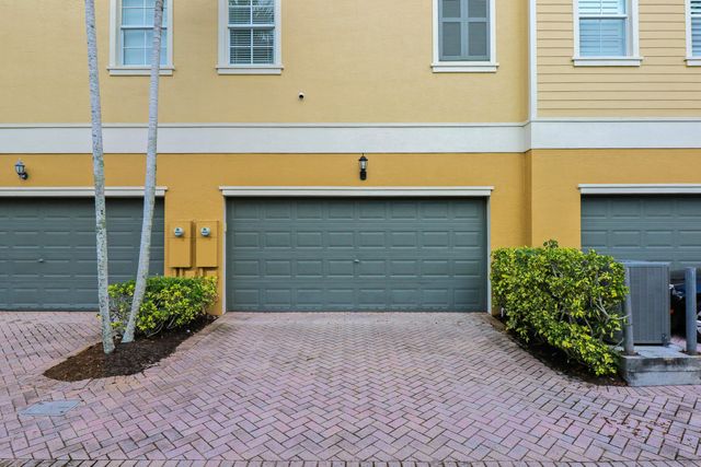 123 E Thatch Palm Circle, Jupiter, FL 33458
