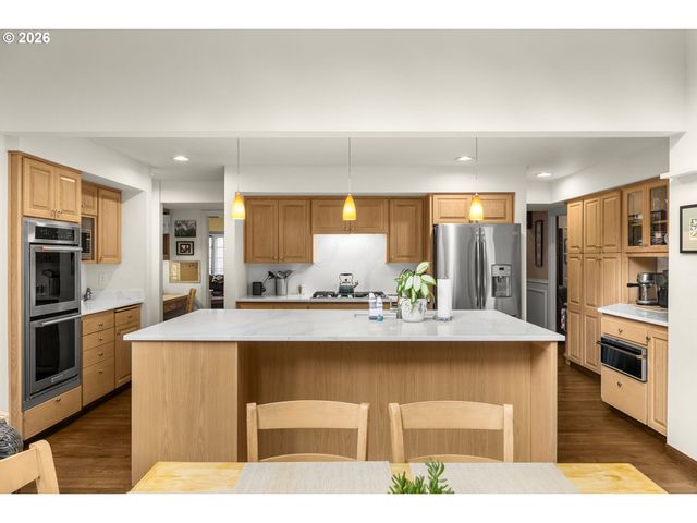 6340 Sw CAMELOT Ln, Portland, OR 97219