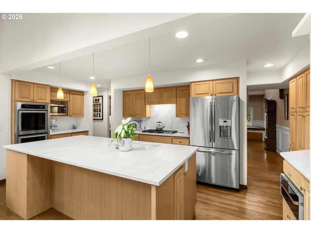 6340 Sw CAMELOT Ln, Portland, OR 97219