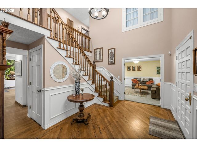 6340 Sw CAMELOT Ln, Portland, OR 97219