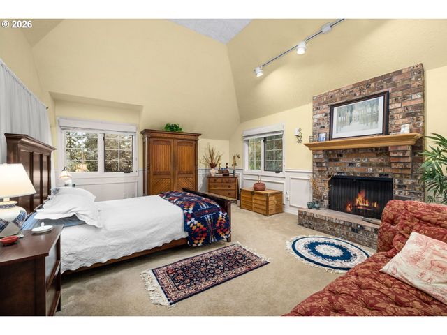 6340 Sw CAMELOT Ln, Portland, OR 97219