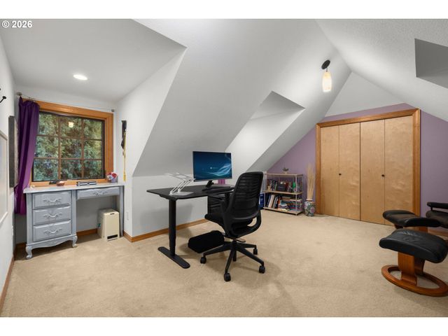 6340 Sw CAMELOT Ln, Portland, OR 97219