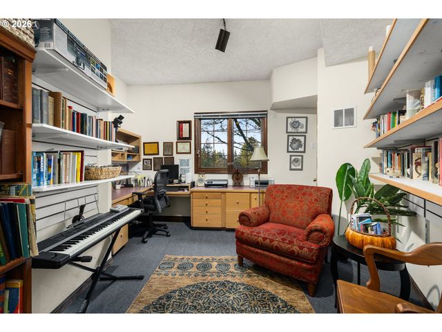 6340 Sw CAMELOT Ln, Portland, OR 97219