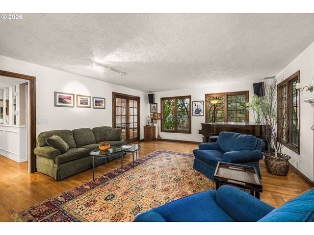 6340 Sw CAMELOT Ln, Portland, OR 97219