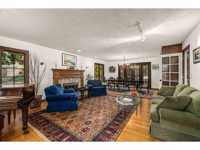 6340 Sw CAMELOT Ln, Portland, OR 97219